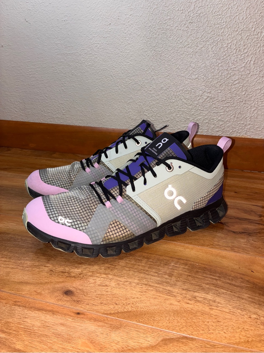 On Cloud Women’s X Shift Surf/Vapor pink/purple Athletic Running Shoe - size 10